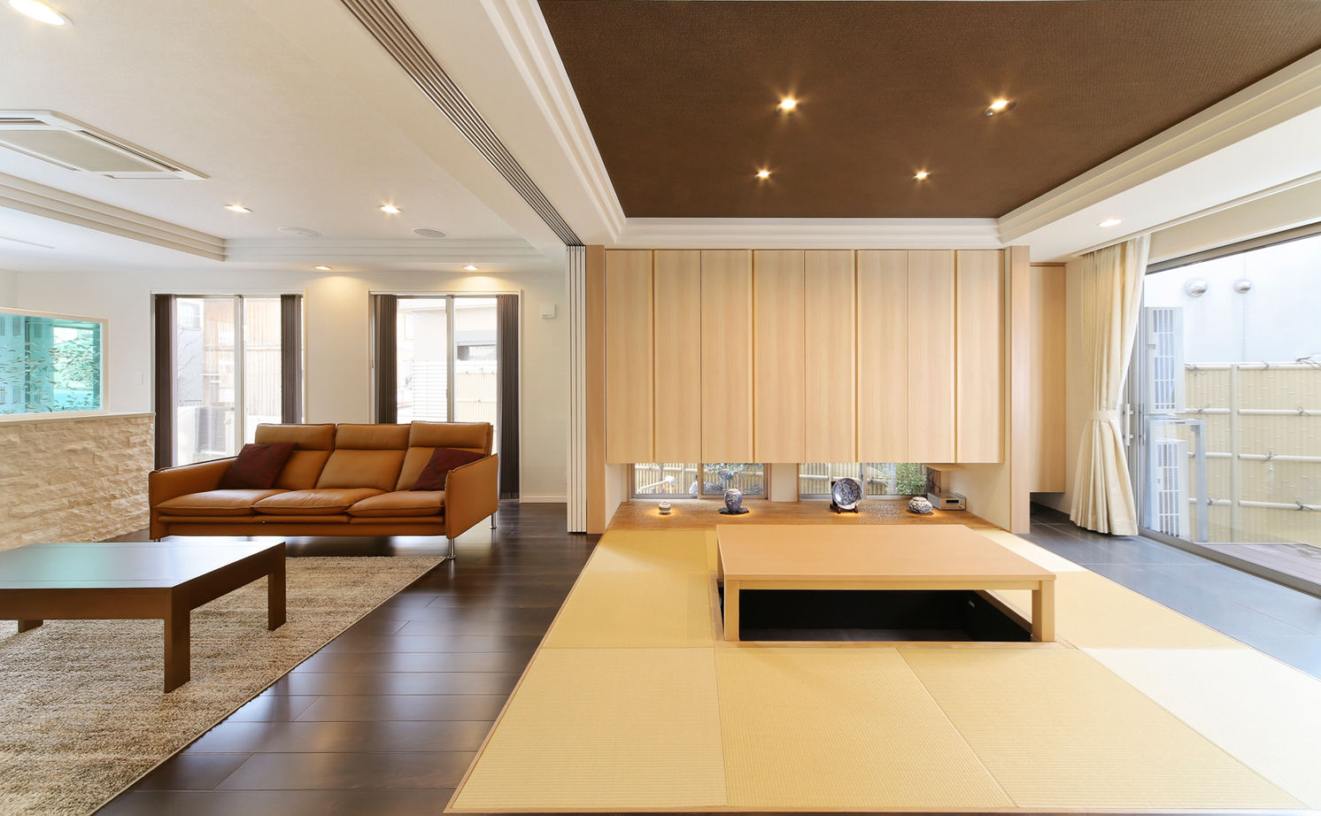 アトリエＳｕｍｉｋａ―住処―　創美建築企画　 【京都/おしゃれ/シンプルモダン/間取りあり】リビングに約4トンの水槽を設置。アクアリウムのような住まいの建築実例画像4