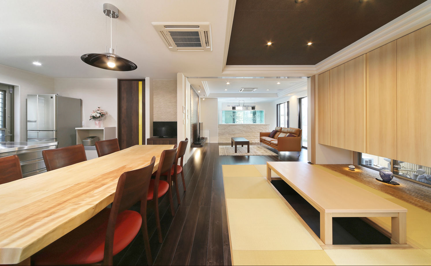 アトリエＳｕｍｉｋａ―住処―　創美建築企画　 【京都/おしゃれ/シンプルモダン/間取りあり】リビングに約4トンの水槽を設置。アクアリウムのような住まいの建築実例画像5