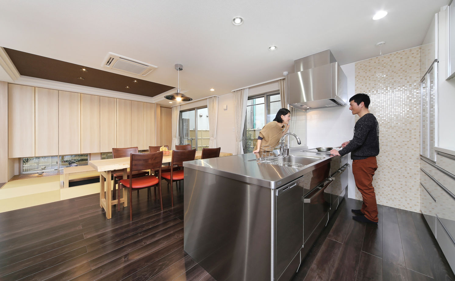 アトリエＳｕｍｉｋａ―住処―　創美建築企画　 【京都/おしゃれ/シンプルモダン/間取りあり】リビングに約4トンの水槽を設置。アクアリウムのような住まいの建築実例画像6