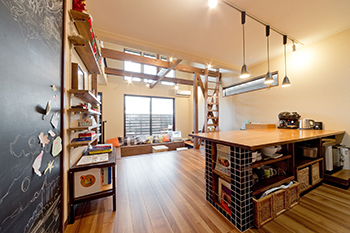 アトリエＳｕｍｉｋａ―住処―　創美建築企画　 【京都/狭小・20坪台の家/1000万円台/間取り図】ステップフロアに吹き抜けをプラスした伸びやかな空間設計の建築実例画像3