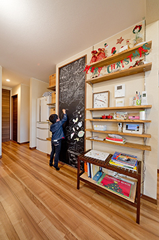 アトリエＳｕｍｉｋａ―住処―　創美建築企画　 【京都/狭小・20坪台の家/1000万円台/間取り図】ステップフロアに吹き抜けをプラスした伸びやかな空間設計の建築実例画像5