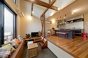 アトリエＳｕｍｉｋａ―住処―　創美建築企画　 【京都/狭小・20坪台の家/1000万円台/間取り図】ステップフロアに吹き抜けをプラスした伸びやかな空間設計の建築実例画像7