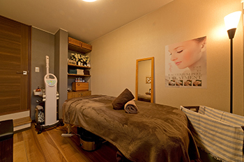 アトリエＳｕｍｉｋａ―住処―　創美建築企画　 【京都/狭小・20坪台の家/1000万円台/間取り図】ステップフロアに吹き抜けをプラスした伸びやかな空間設計の建築実例画像8