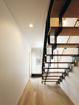 アトリエＳｕｍｉｋａ―住処―　創美建築企画　 【1000万円台/30坪/間取り図】回遊キッチンに景色を切り取る大窓。「ほしい！」をすべて詰め込んだ住まいの建築実例画像3