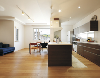 アトリエＳｕｍｉｋａ―住処―　創美建築企画　 【1000万円台/30坪/間取り図】回遊キッチンに景色を切り取る大窓。「ほしい！」をすべて詰め込んだ住まいの建築実例画像4