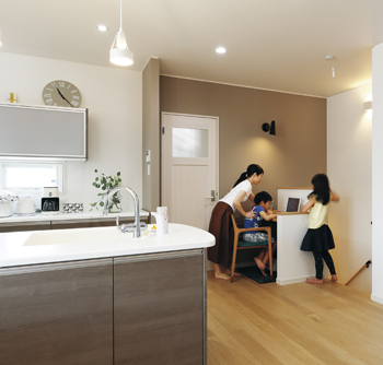 アトリエＳｕｍｉｋａ―住処―　創美建築企画　 【1000万円台/30坪/間取り図】回遊キッチンに景色を切り取る大窓。「ほしい！」をすべて詰め込んだ住まいの建築実例画像5