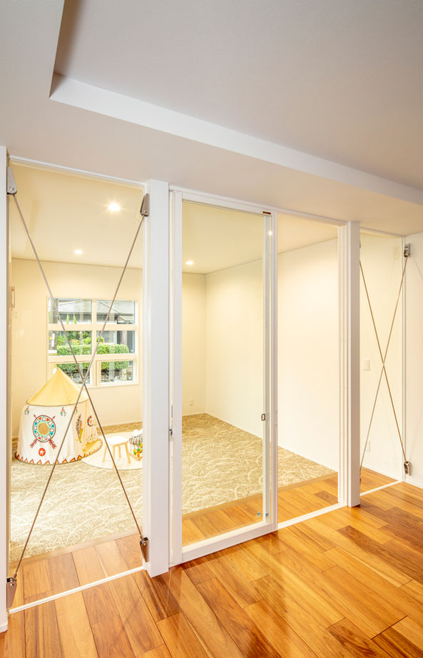 アトリエＳｕｍｉｋａ―住処―　創美建築企画　 【京都府/シアタールーム/ラグジュアリー】ガラスの間仕切りで視界が広がるホテルライクな住まいの建築実例画像2