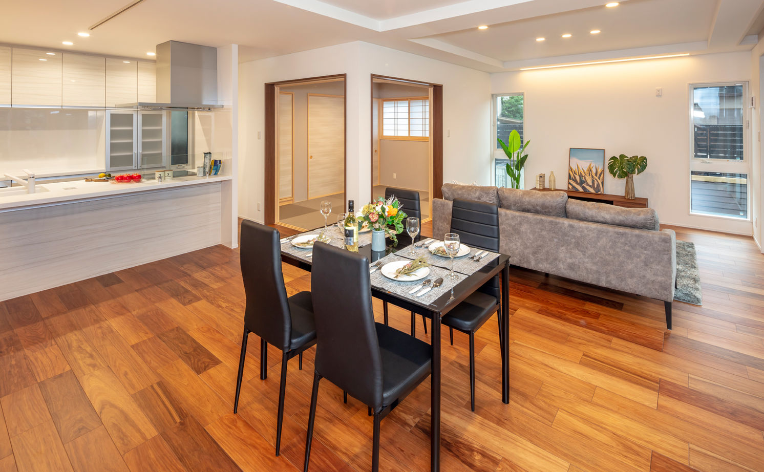 アトリエＳｕｍｉｋａ―住処―　創美建築企画　 【京都府/シアタールーム/ラグジュアリー】ガラスの間仕切りで視界が広がるホテルライクな住まいの建築実例画像4