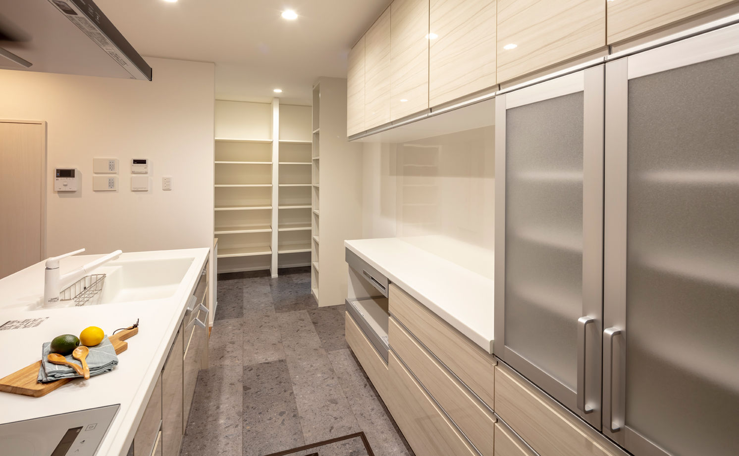 アトリエＳｕｍｉｋａ―住処―　創美建築企画　 【京都府/シアタールーム/ラグジュアリー】ガラスの間仕切りで視界が広がるホテルライクな住まいの建築実例画像7