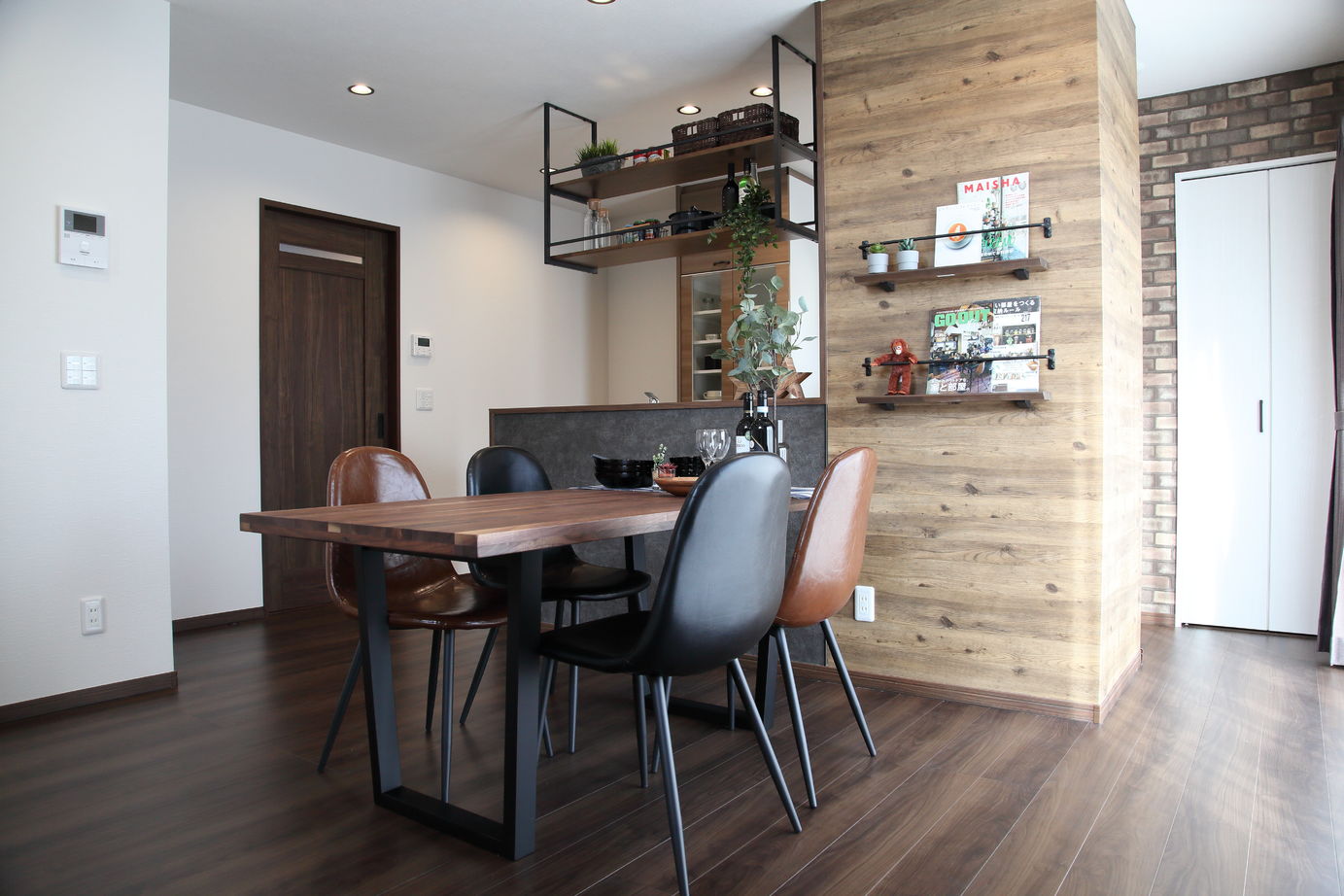 牡鹿観光・おしかホーム【石巻・東松島・女川】 かっこいいインテリアと趣味を楽しむ、0.5階1.5階のあるスキップフロアの家の建築実例画像5