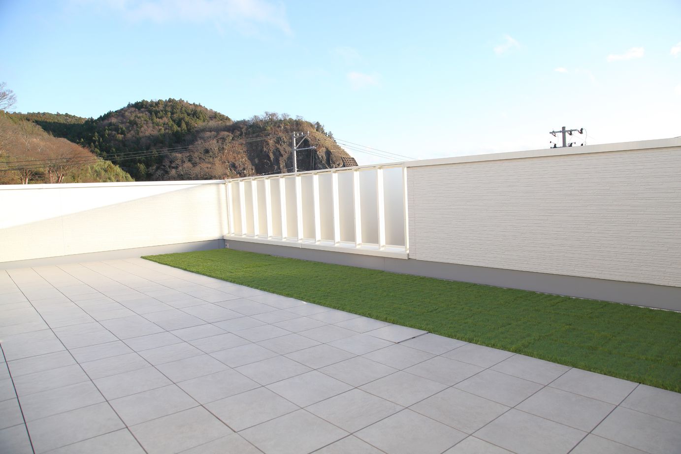 牡鹿観光・おしかホーム【石巻・東松島・女川】 三階建て屋上のある住まい。狭小地が、屋上、ガレージ、ホームエレベーター、IOT設備で快適な暮らしにの建築実例画像2