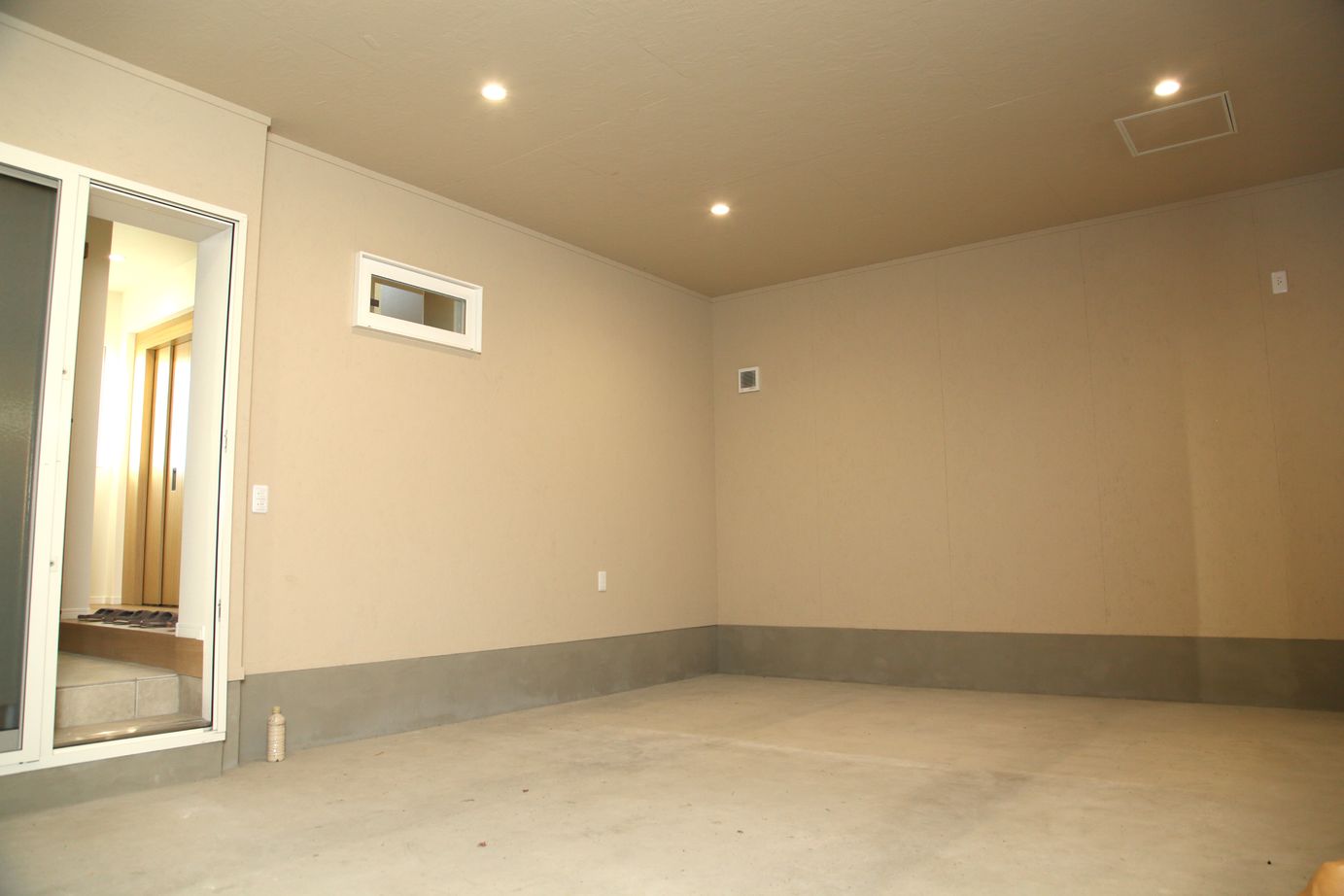 牡鹿観光・おしかホーム【石巻・東松島・女川】 三階建て屋上のある住まい。狭小地が、屋上、ガレージ、ホームエレベーター、IOT設備で快適な暮らしにの建築実例画像5