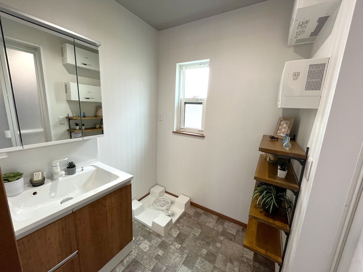 牡鹿観光・おしかホーム【石巻・東松島・女川】 プライバシーを守る窓設計の四角い家【CUBE】鉄骨階段と大きな吹抜、坪数を感じさせない充実な住まいの建築実例画像6