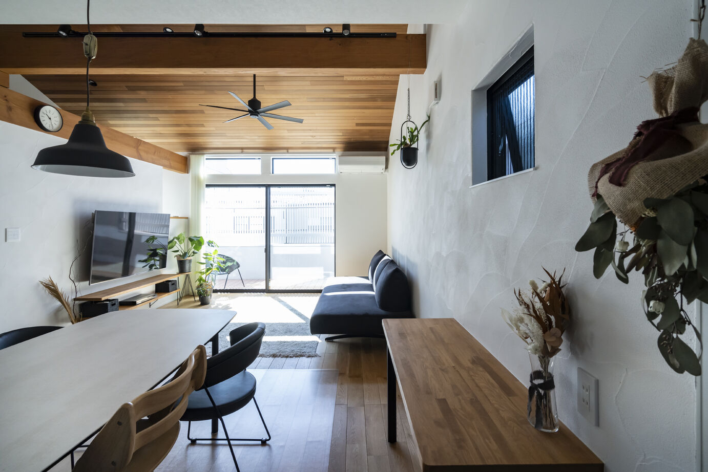 いい家つくる。善匠 【2000万円台｜29坪】2階リビングで光を採りこむ、シンプルモダンな家の建築実例画像1