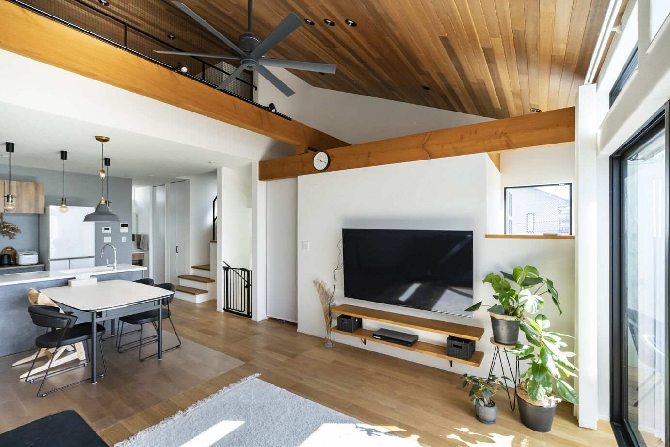 いい家つくる。善匠 【2000万円台｜29坪】2階リビングで光を採りこむ、シンプルモダンな家の建築実例画像2