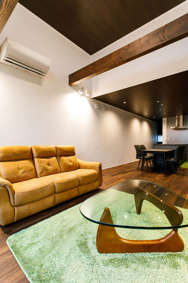 いい家つくる。善匠 【30坪台｜中庭】開放的な見晴らしを楽しむ２階リビング「中庭が見える玄関が一番のお気に入りです」の建築実例画像4