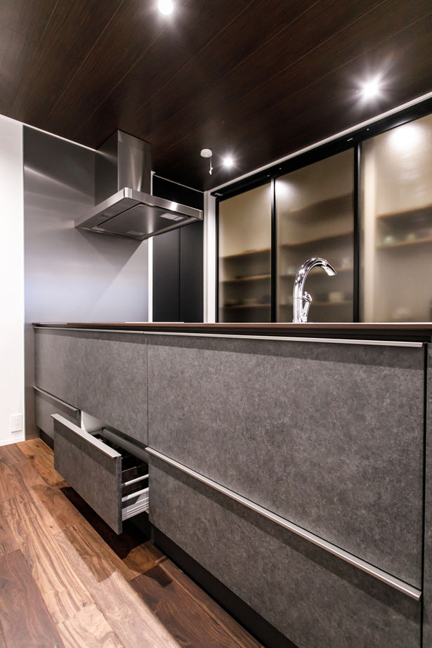 いい家つくる。善匠 【30坪台｜中庭】開放的な見晴らしを楽しむ２階リビング「中庭が見える玄関が一番のお気に入りです」の建築実例画像7