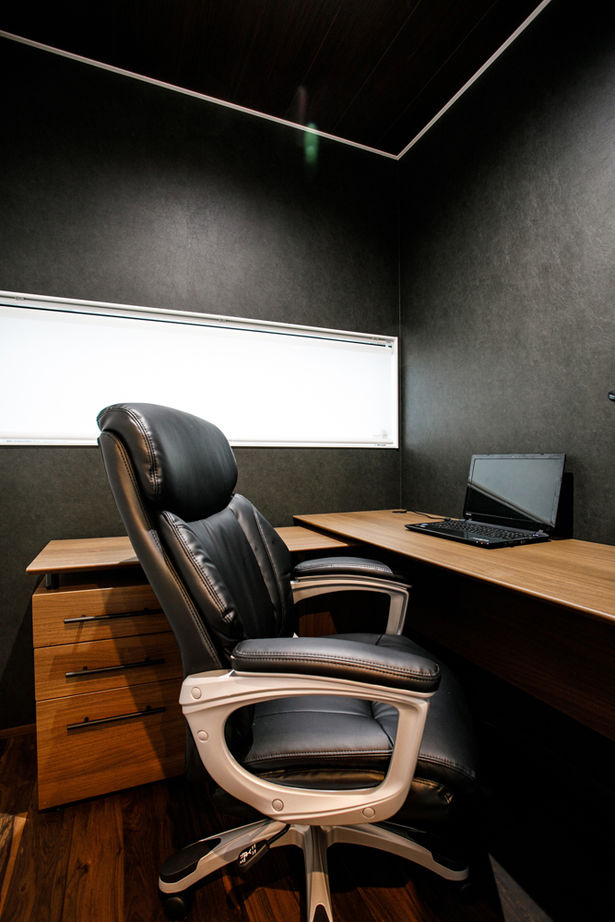 いい家つくる。善匠 【30坪台｜中庭】開放的な見晴らしを楽しむ２階リビング「中庭が見える玄関が一番のお気に入りです」の建築実例画像8