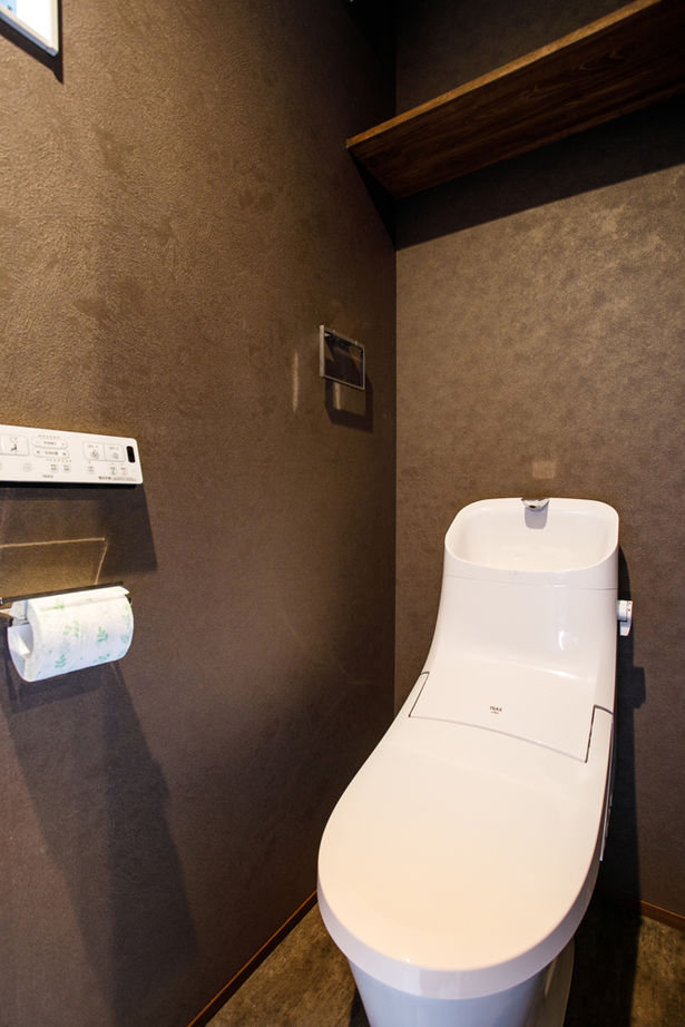 いい家つくる。善匠 【30坪台｜中庭】開放的な見晴らしを楽しむ２階リビング「中庭が見える玄関が一番のお気に入りです」の建築実例画像14