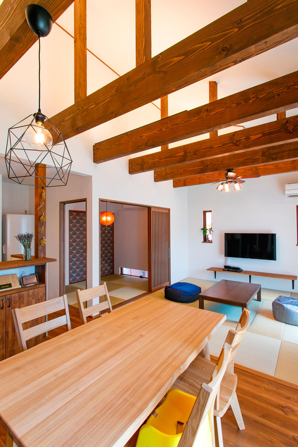 いい家つくる。善匠 【2000万円台｜34坪｜L字型の平屋】蔵のような和モダンな平屋「畳リビングには掘りごたつも造りました」の建築実例画像3