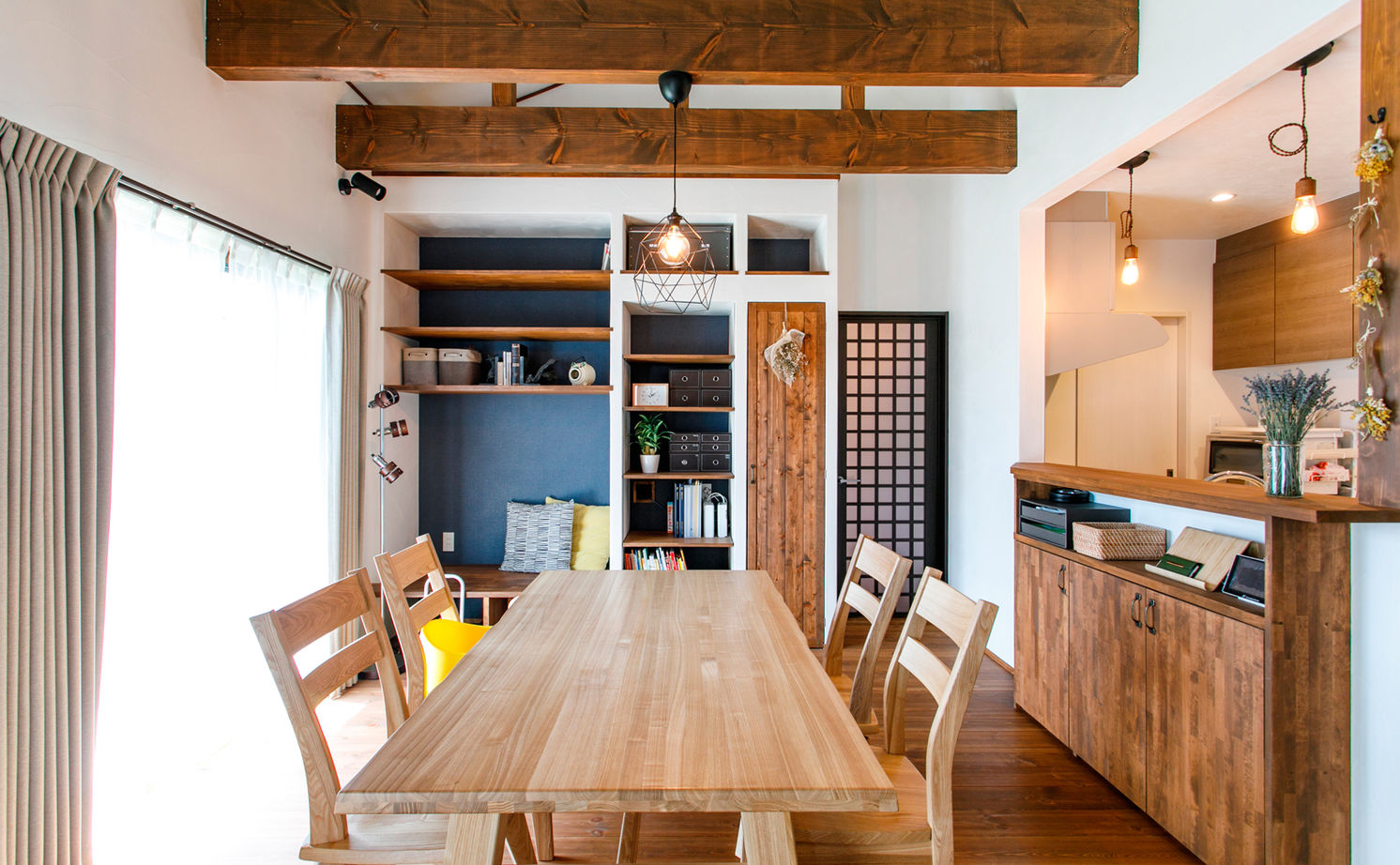 いい家つくる。善匠 【2000万円台｜34坪｜L字型の平屋】蔵のような和モダンな平屋「畳リビングには掘りごたつも造りました」の建築実例画像5