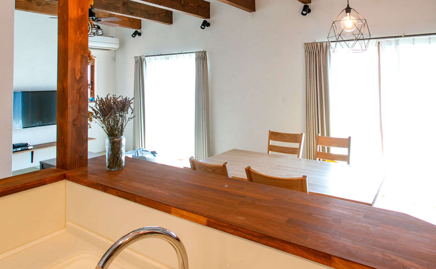 いい家つくる。善匠 【2000万円台｜34坪｜L字型の平屋】蔵のような和モダンな平屋「畳リビングには掘りごたつも造りました」の建築実例画像14