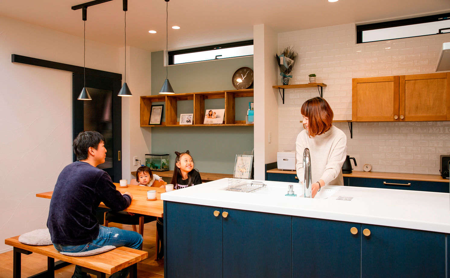 いい家つくる。善匠 【2000万円台｜31坪｜間取り有】日当たりの不安は吹抜けで解消！「LDKは朝日がまぶしいくらいです」の建築実例画像1