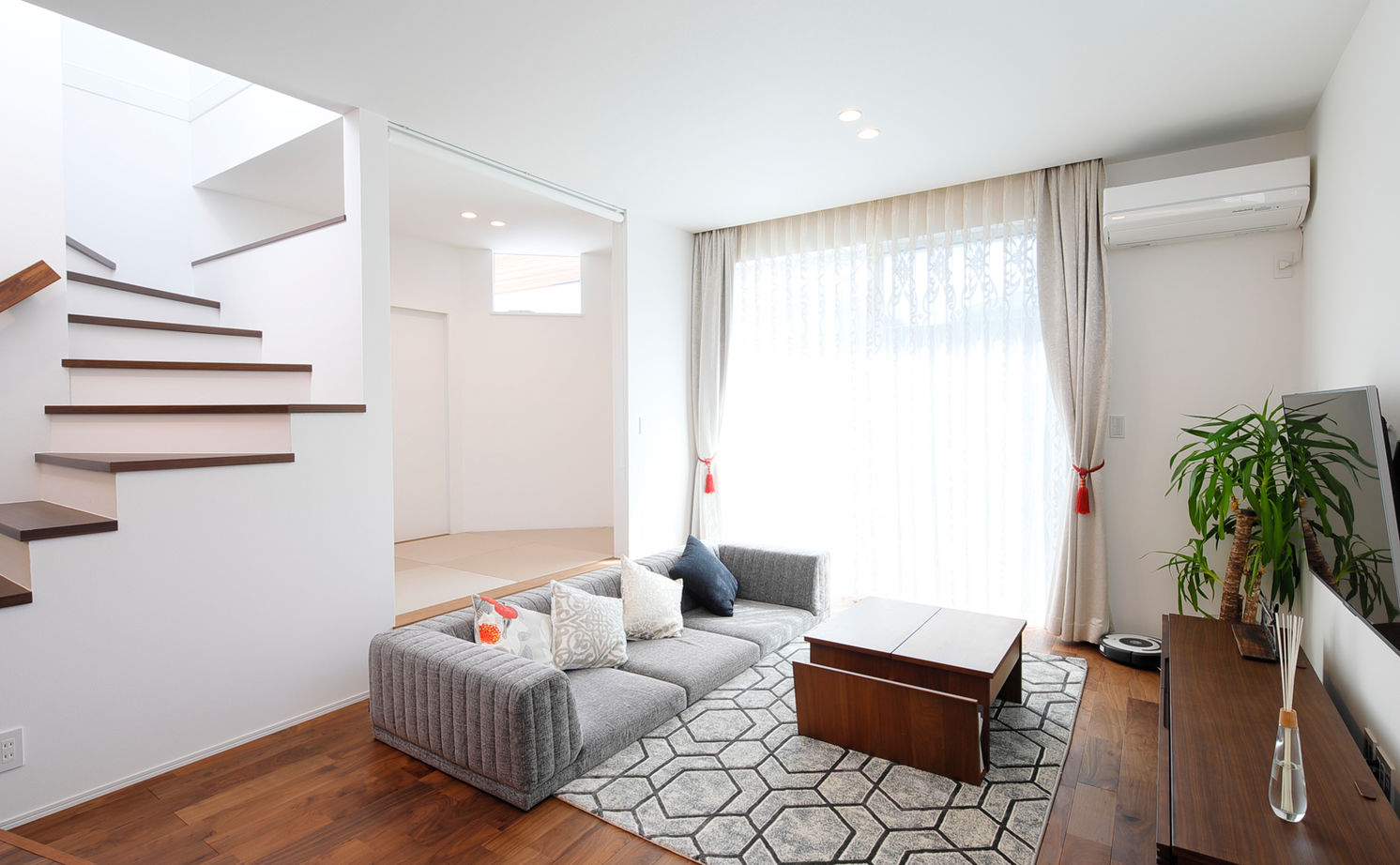 いい家つくる。善匠 【32坪｜間取り有】LDKに洗面があるシンプルモダンな家「スゴイ熱意で土地探しをしてくれました」の建築実例画像5