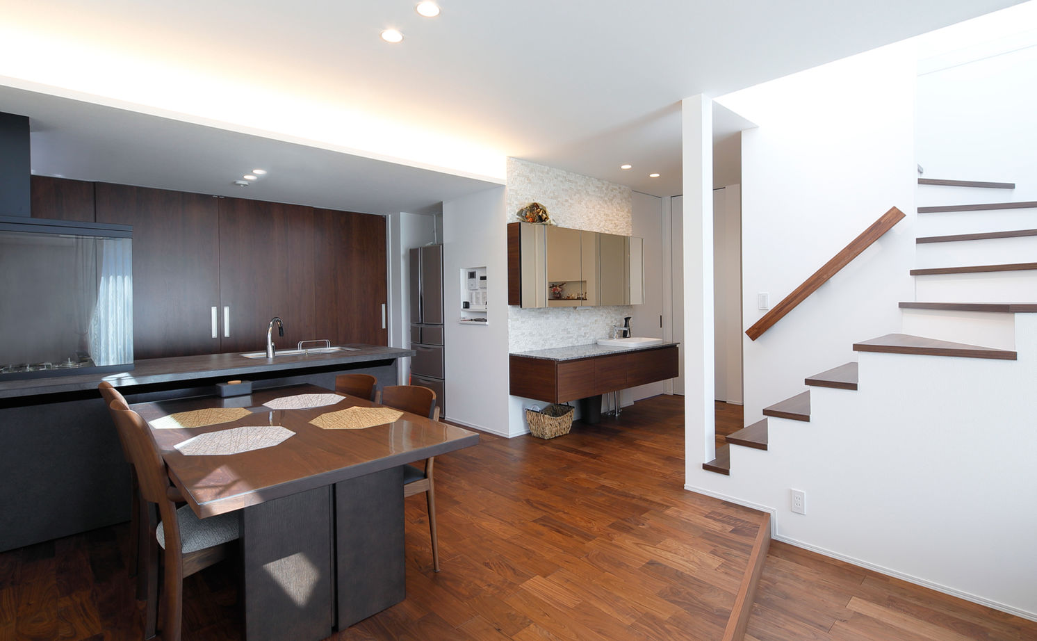 いい家つくる。善匠 【32坪｜間取り有】LDKに洗面があるシンプルモダンな家「スゴイ熱意で土地探しをしてくれました」の建築実例画像8