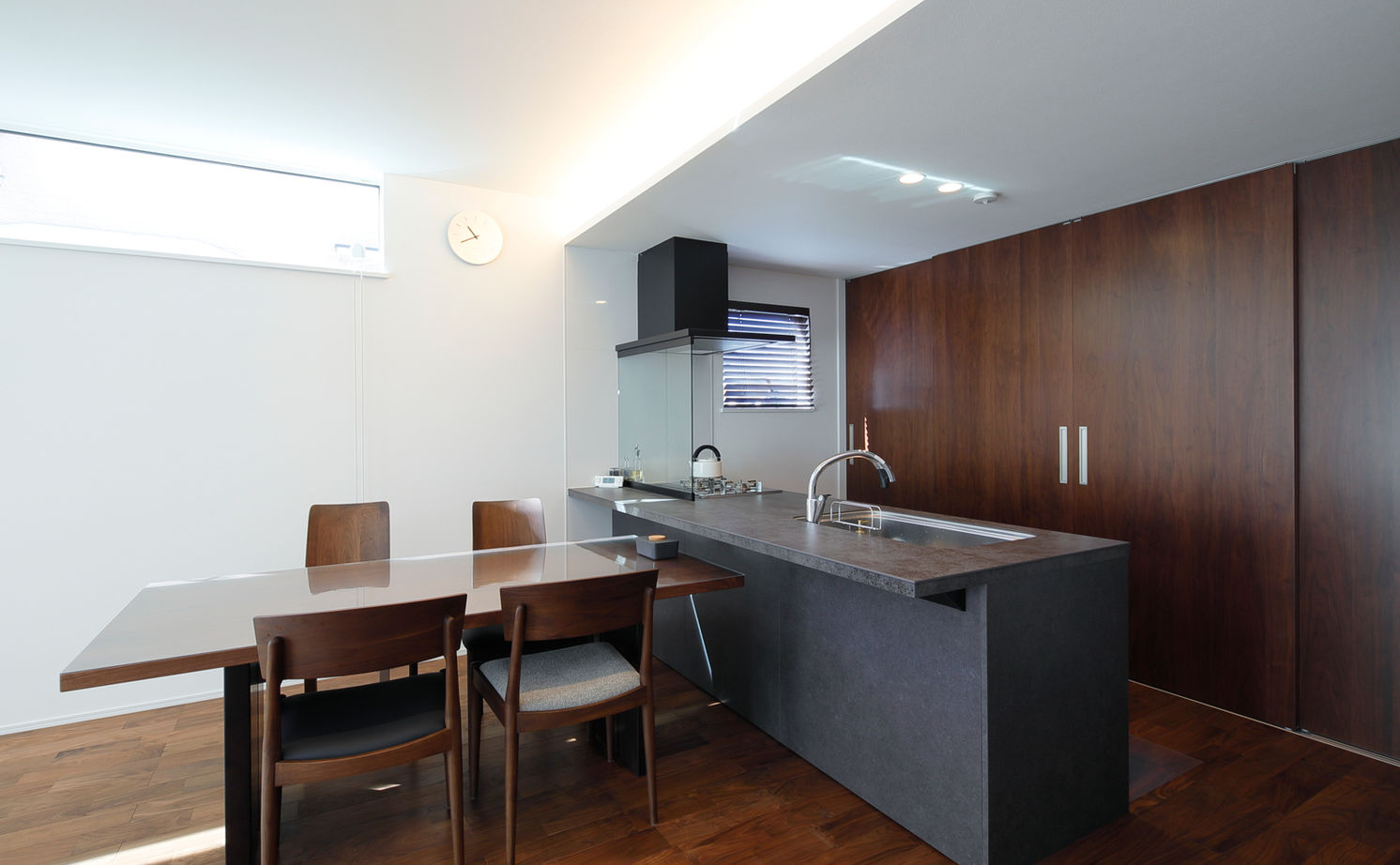 いい家つくる。善匠 【32坪｜間取り有】LDKに洗面があるシンプルモダンな家「スゴイ熱意で土地探しをしてくれました」の建築実例画像9