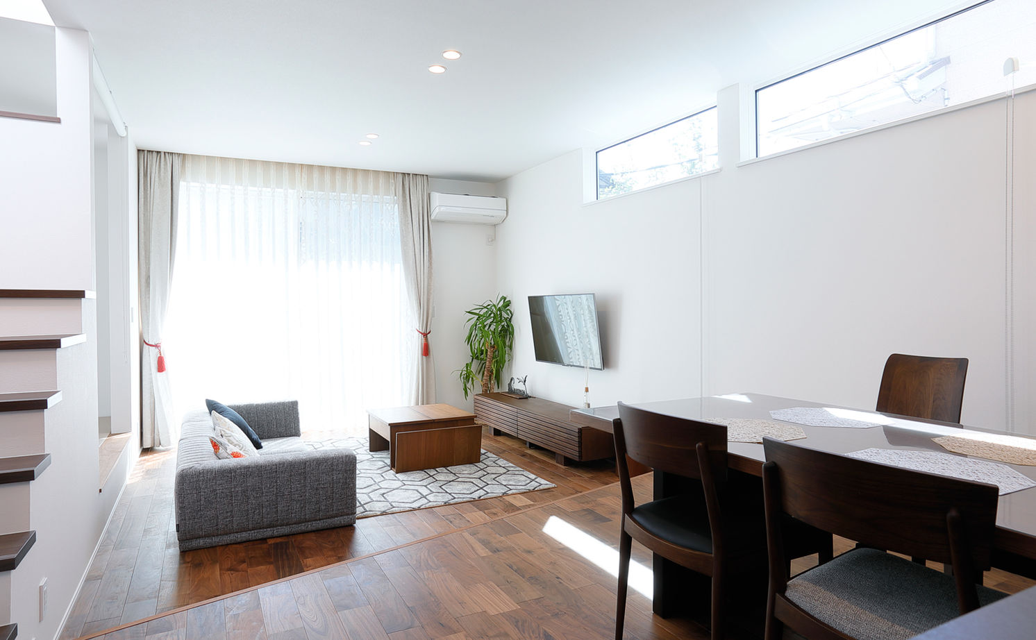 いい家つくる。善匠 【32坪｜間取り有】LDKに洗面があるシンプルモダンな家「スゴイ熱意で土地探しをしてくれました」の建築実例画像10