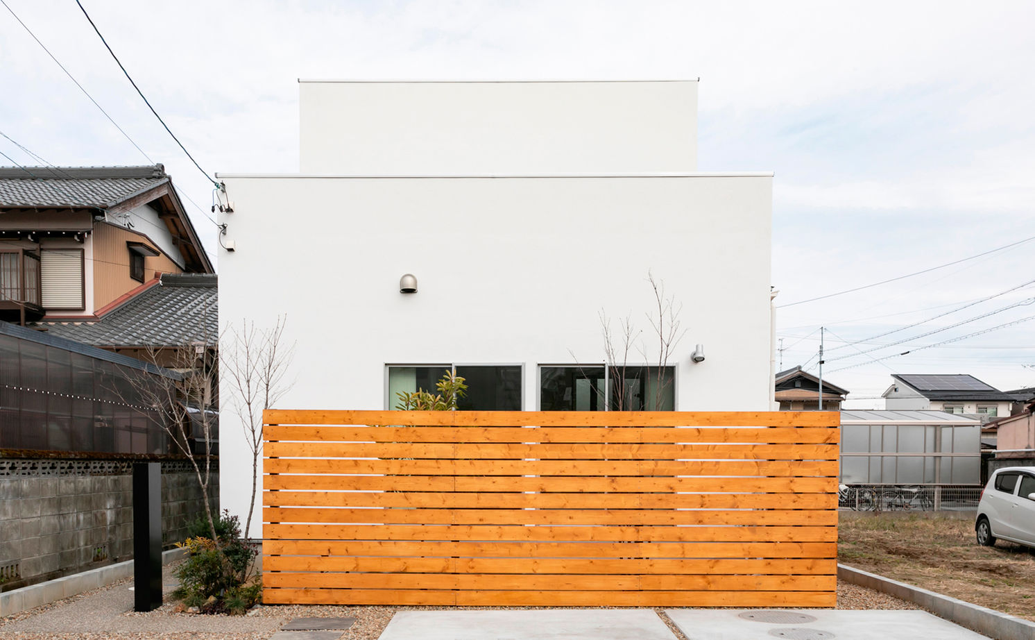 いい家つくる。善匠 【30坪未満｜中庭｜間取り有】中庭が見える玄関からLDKはワンフロアな間取り「開放感が気に入っています」の建築実例画像3