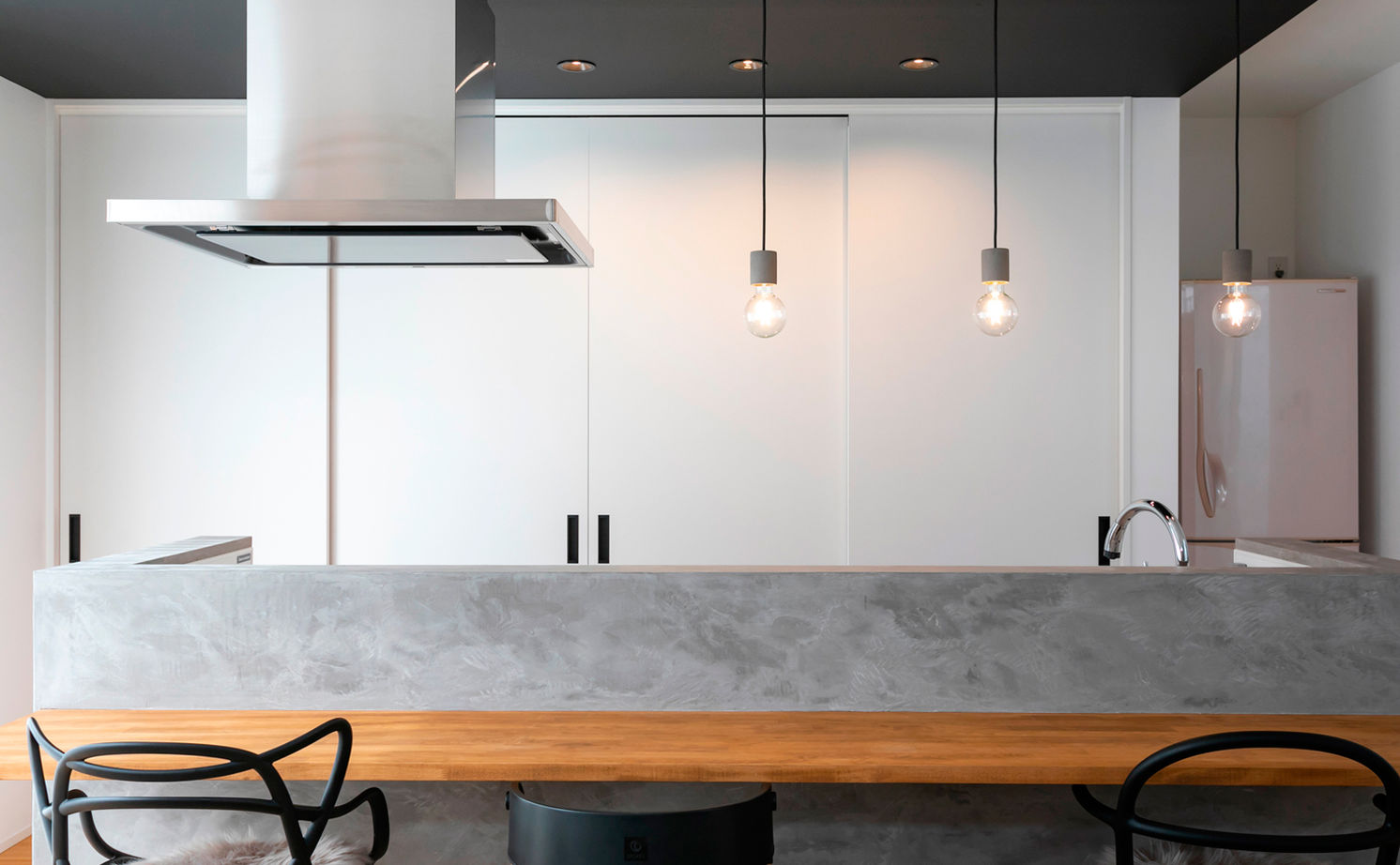 いい家つくる。善匠 【30坪未満｜中庭｜間取り有】中庭が見える玄関からLDKはワンフロアな間取り「開放感が気に入っています」の建築実例画像4