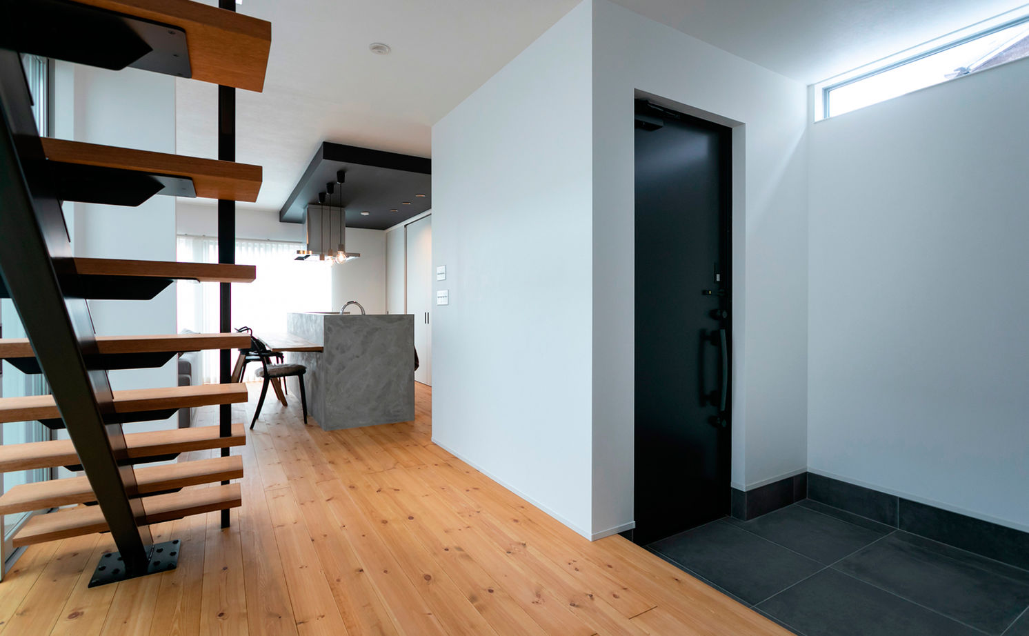 いい家つくる。善匠 【30坪未満｜中庭｜間取り有】中庭が見える玄関からLDKはワンフロアな間取り「開放感が気に入っています」の建築実例画像17