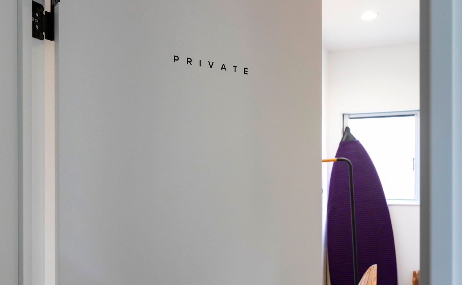 いい家つくる。善匠 【30坪未満｜中庭｜間取り有】中庭が見える玄関からLDKはワンフロアな間取り「開放感が気に入っています」の建築実例画像19