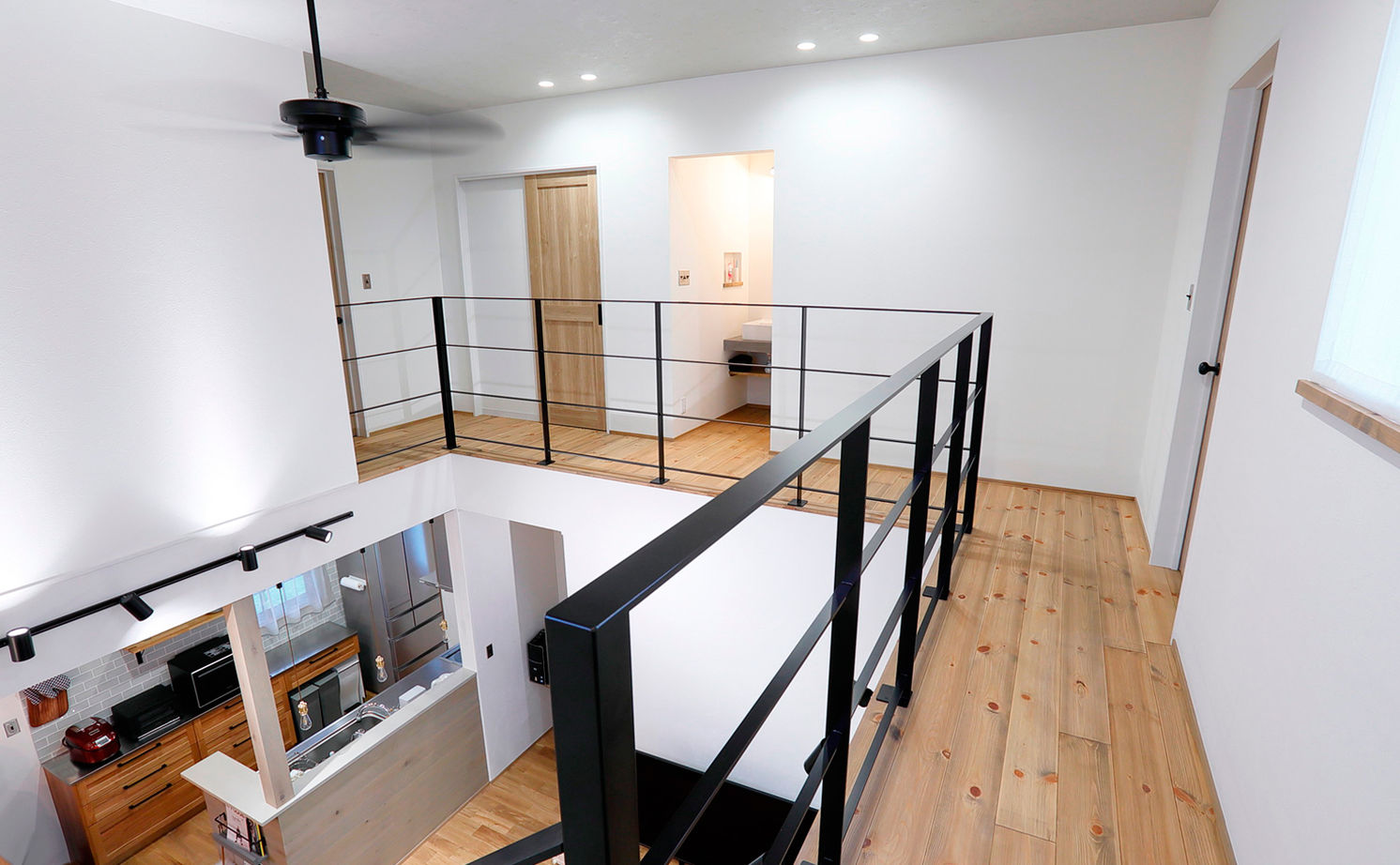 いい家つくる。善匠 【2000万円台｜38坪】ぬり壁と三角屋根のおしゃれな家「リビングには家族が自然に集まります」の建築実例画像7