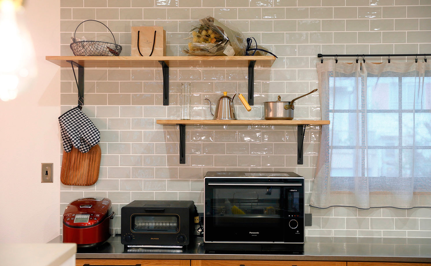 いい家つくる。善匠 【2000万円台｜38坪】ぬり壁と三角屋根のおしゃれな家「リビングには家族が自然に集まります」の建築実例画像9