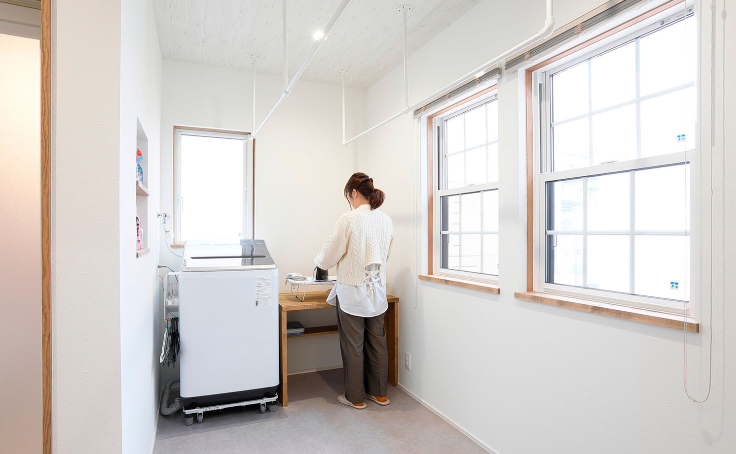 いい家つくる。善匠 【2000万円台｜38坪】ぬり壁と三角屋根のおしゃれな家「リビングには家族が自然に集まります」の建築実例画像13