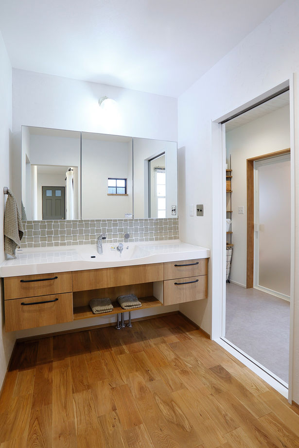 いい家つくる。善匠 【2000万円台｜38坪】ぬり壁と三角屋根のおしゃれな家「リビングには家族が自然に集まります」の建築実例画像15