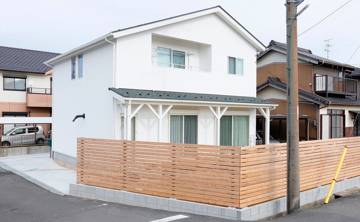 いい家つくる。善匠 【2000万円台｜33坪｜間取り有】シンプルモダンなサーフハウス「一段下げたリビングもお気に入りです」の建築実例画像3