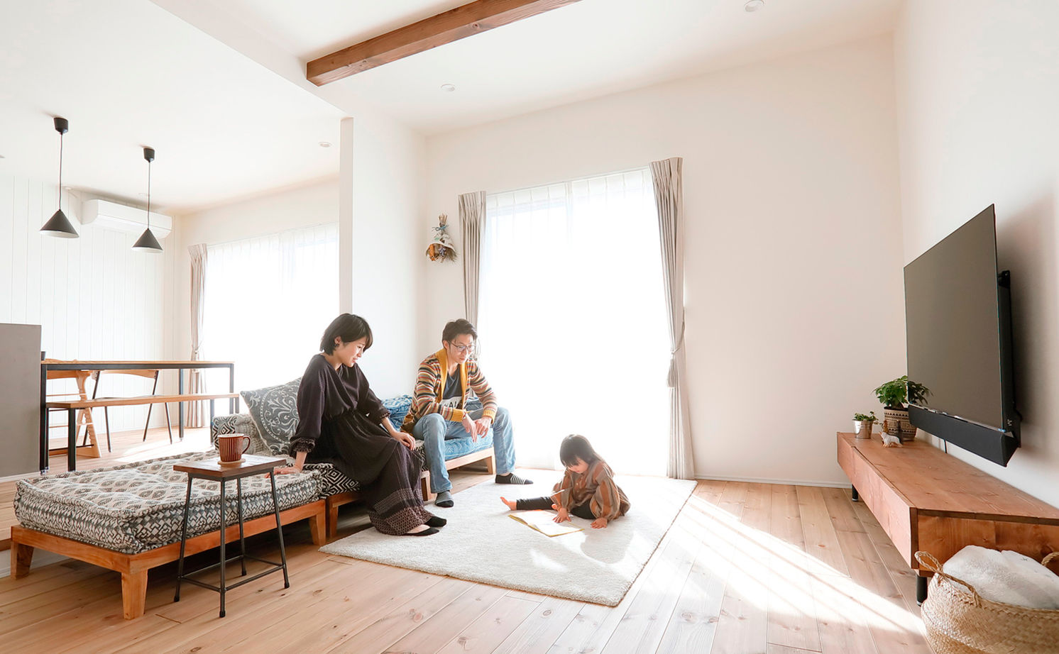 いい家つくる。善匠 【2000万円台｜33坪｜間取り有】シンプルモダンなサーフハウス「一段下げたリビングもお気に入りです」の建築実例画像7