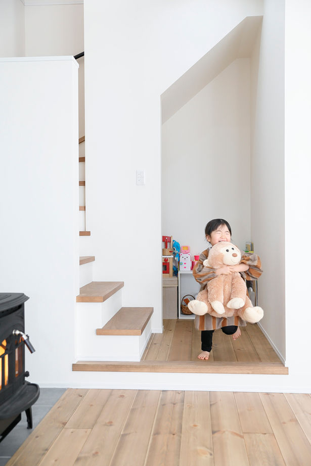 いい家つくる。善匠 【2000万円台｜33坪｜間取り有】シンプルモダンなサーフハウス「一段下げたリビングもお気に入りです」の建築実例画像8