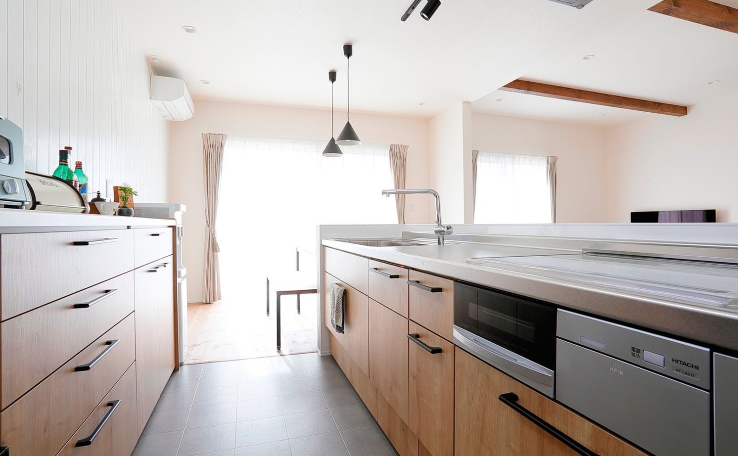 いい家つくる。善匠 【2000万円台｜33坪｜間取り有】シンプルモダンなサーフハウス「一段下げたリビングもお気に入りです」の建築実例画像9