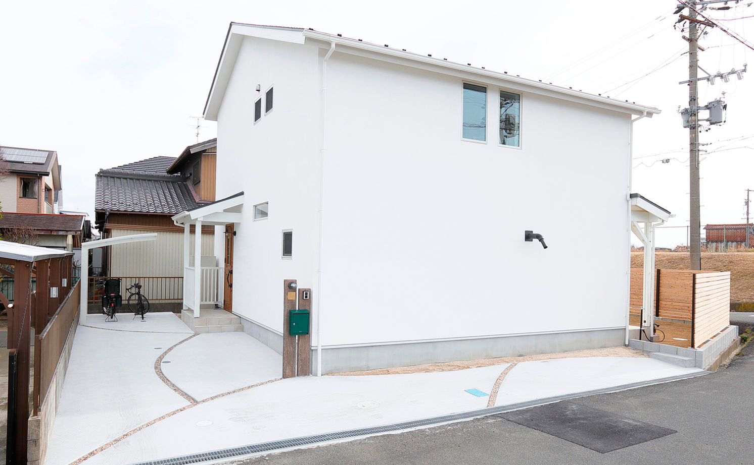 いい家つくる。善匠 【2000万円台｜33坪｜間取り有】シンプルモダンなサーフハウス「一段下げたリビングもお気に入りです」の建築実例画像11