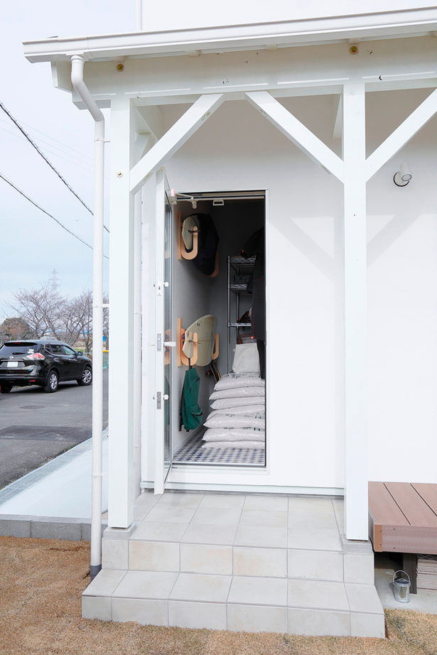 いい家つくる。善匠 【2000万円台｜33坪｜間取り有】シンプルモダンなサーフハウス「一段下げたリビングもお気に入りです」の建築実例画像12