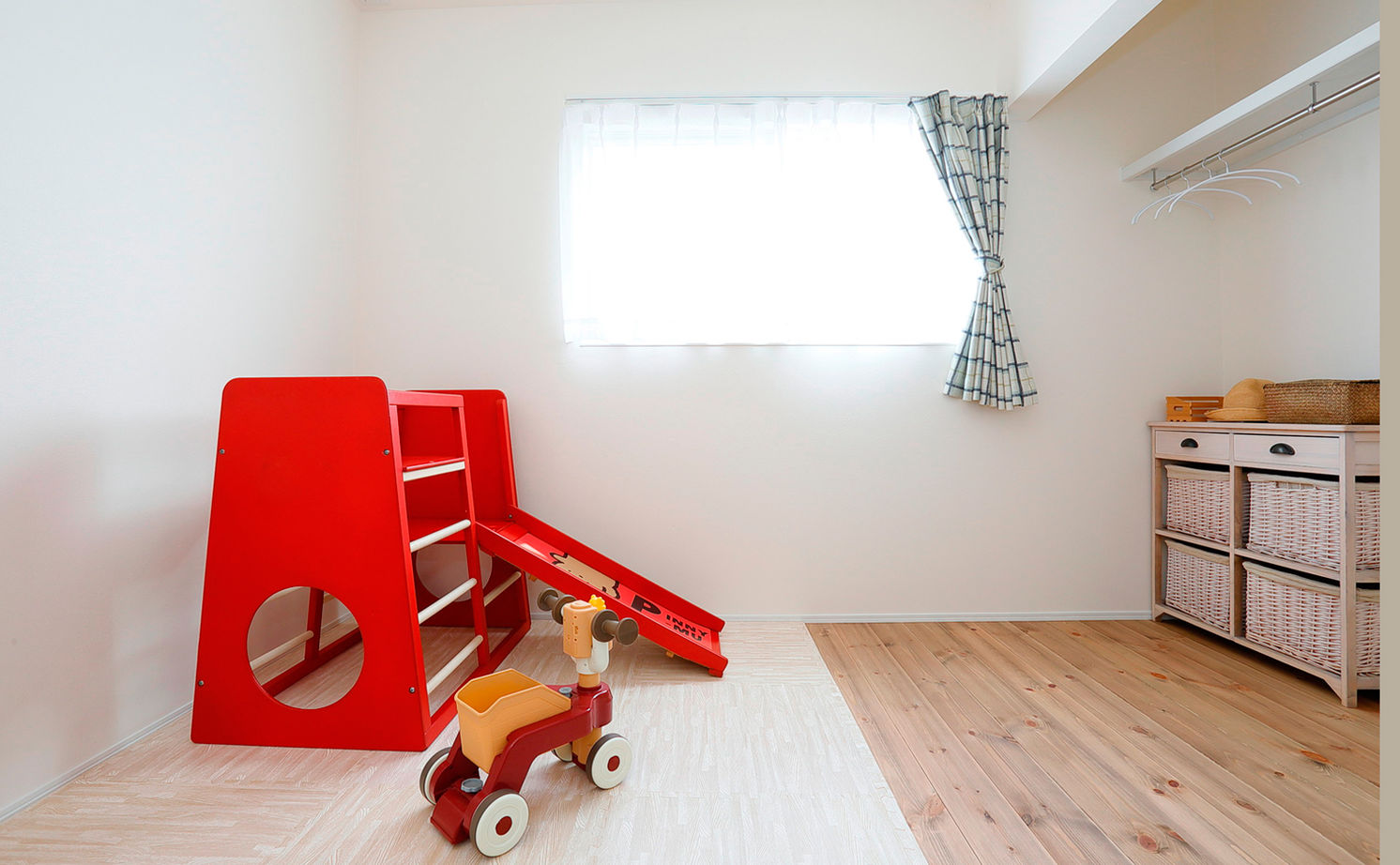 いい家つくる。善匠 【2000万円台｜33坪｜間取り有】シンプルモダンなサーフハウス「一段下げたリビングもお気に入りです」の建築実例画像20