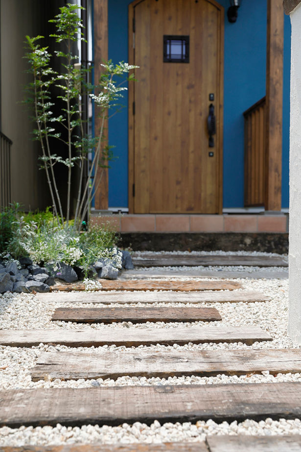 いい家つくる。善匠 【30坪未満｜間取り有】家族の距離を縮める小上がりスペース。南北に細長い土地でも吹抜けで明るく開放的にの建築実例画像3