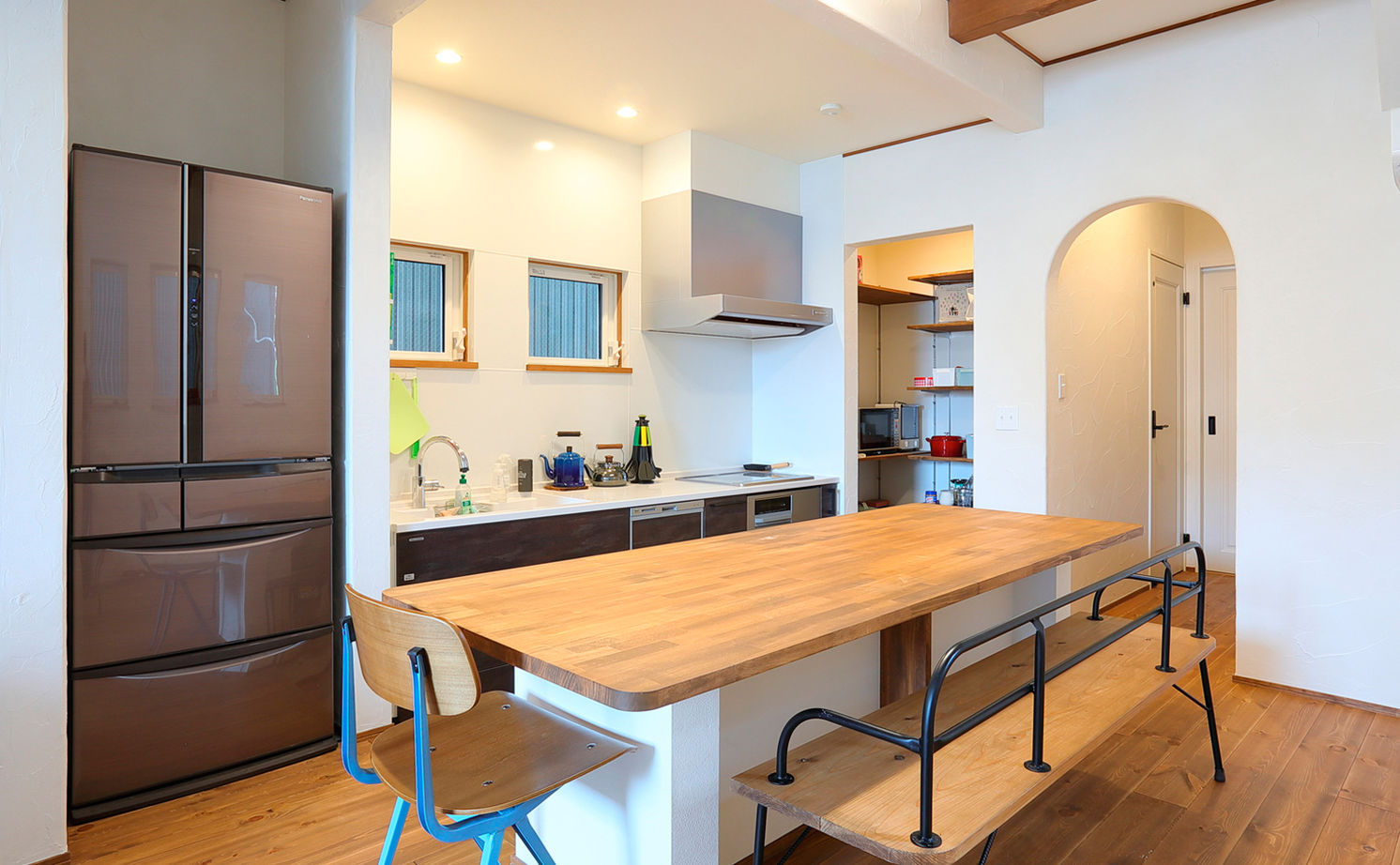 いい家つくる。善匠 【30坪未満｜間取り有】家族の距離を縮める小上がりスペース。南北に細長い土地でも吹抜けで明るく開放的にの建築実例画像7