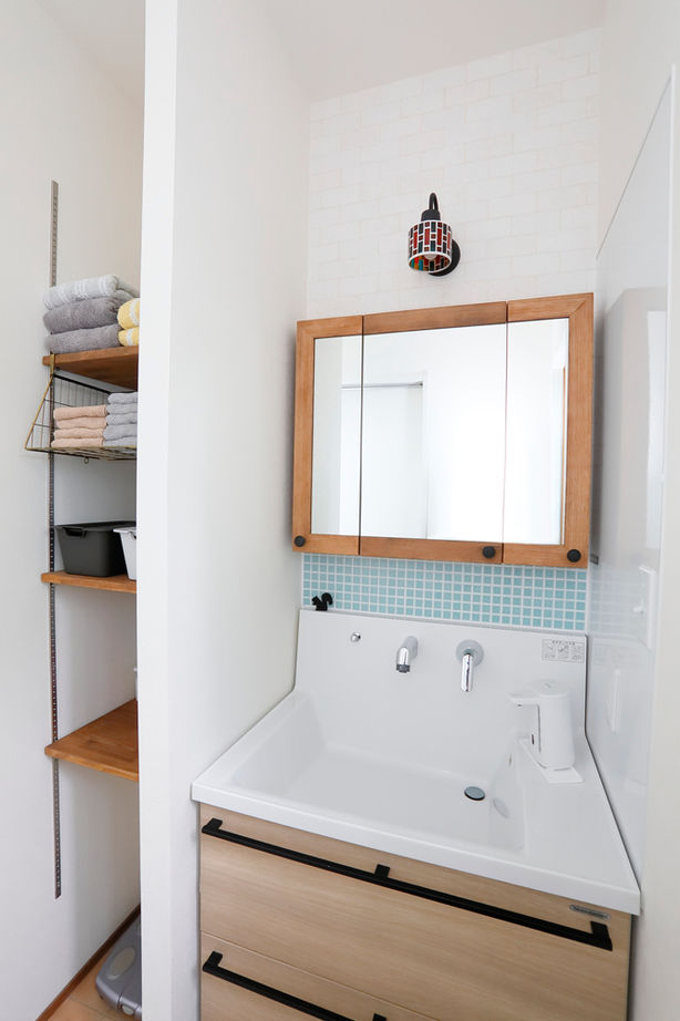 いい家つくる。善匠 【30坪未満｜間取り有】家族の距離を縮める小上がりスペース。南北に細長い土地でも吹抜けで明るく開放的にの建築実例画像12