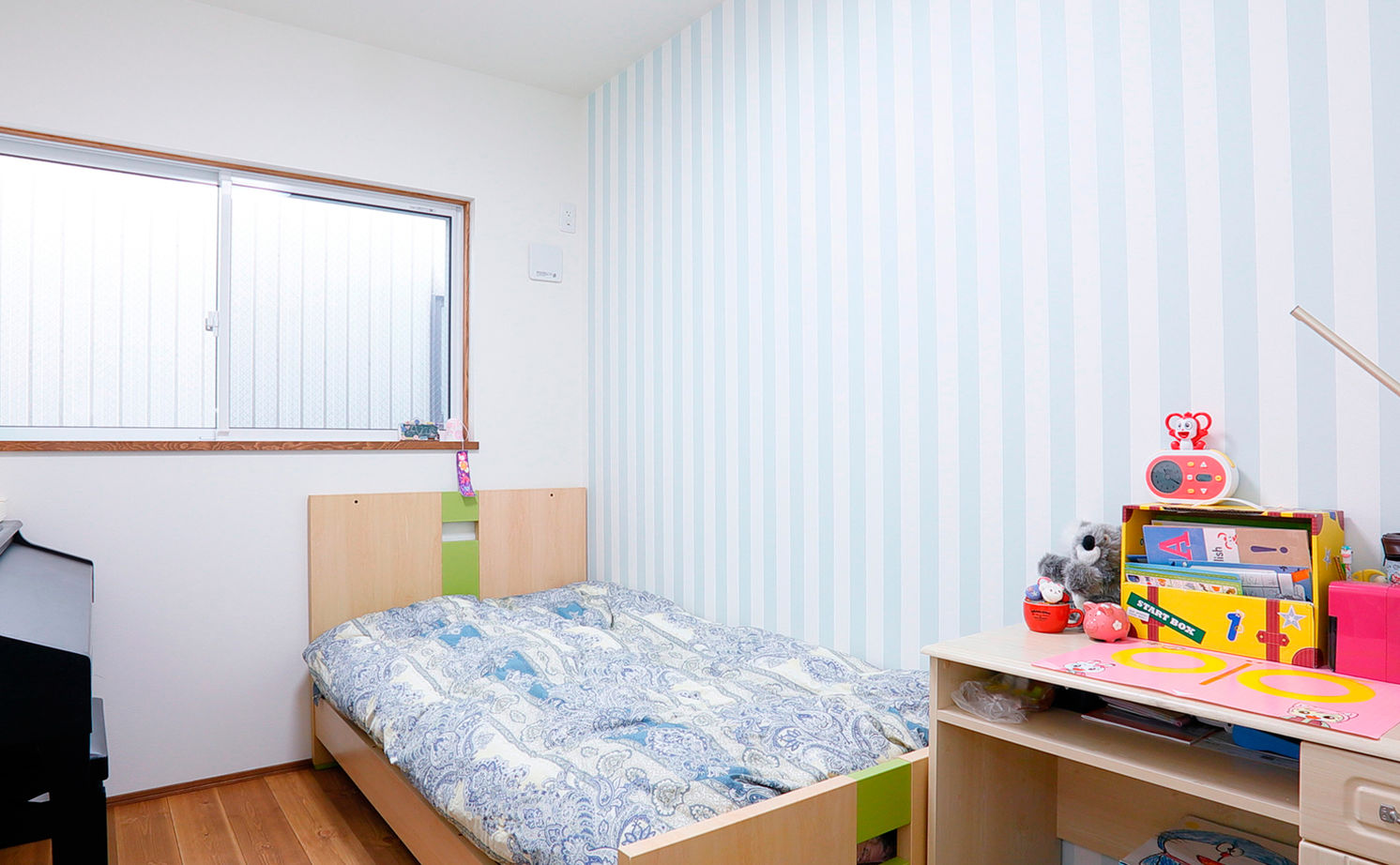 いい家つくる。善匠 【30坪未満｜間取り有】家族の距離を縮める小上がりスペース。南北に細長い土地でも吹抜けで明るく開放的にの建築実例画像14